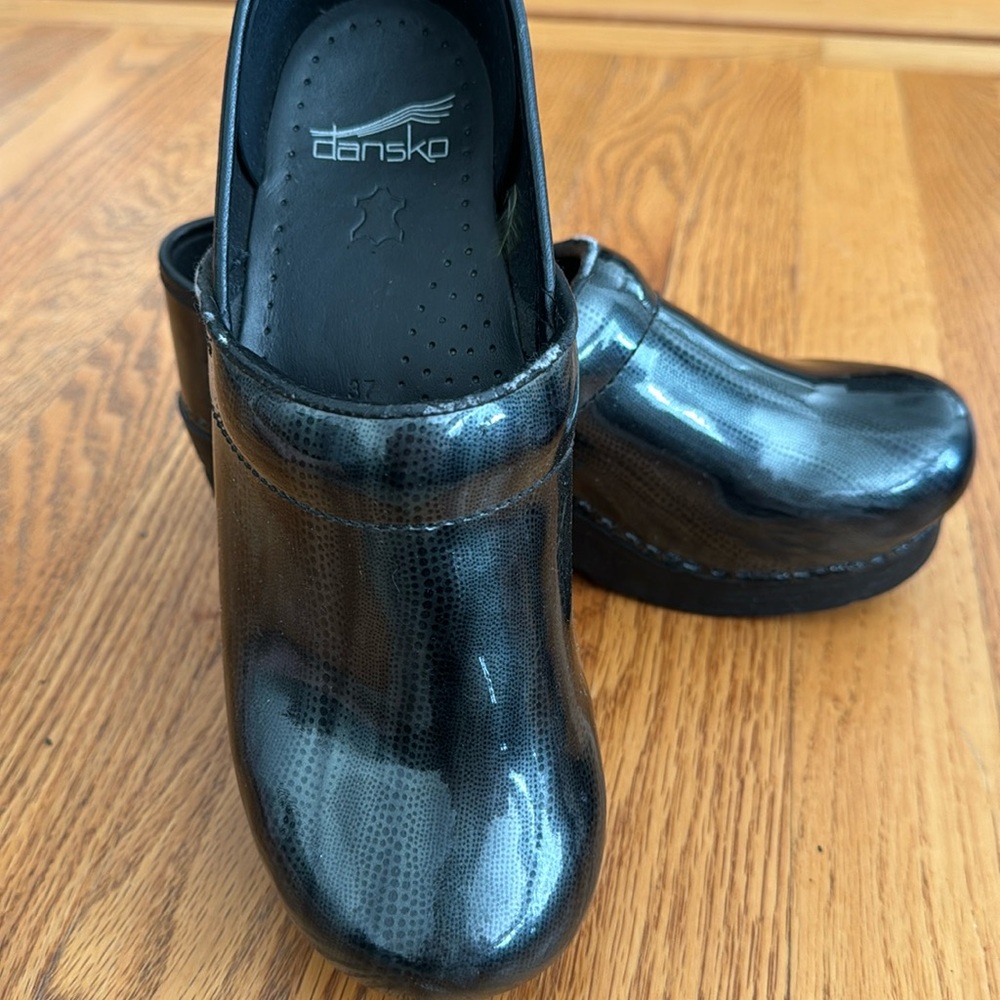 Dansko Clog Black With Grey Print - image 1